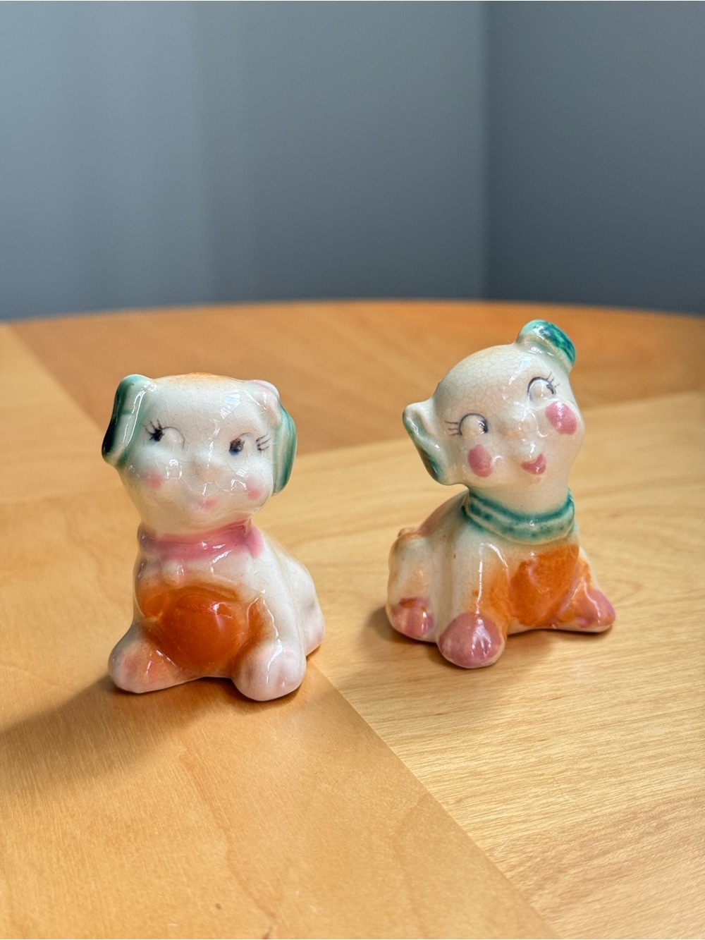 Set of 2 c1950s Fido & Flossie Salt & Pepper Shakers Anthropomorphic Dogs Japan